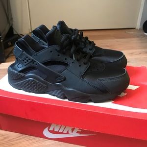 Women’s Air Huarache Runs